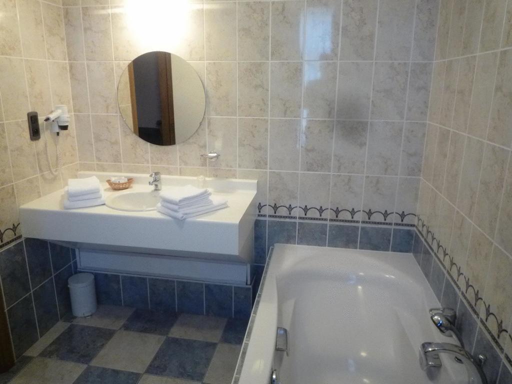 Le Chateau De Rendeux Room photo